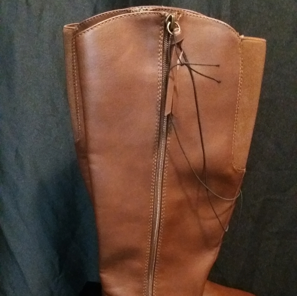 Brown leather heeled boots - Picture 3 of 10